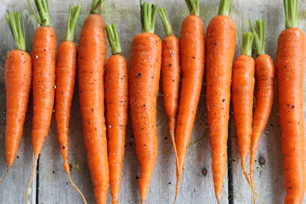 Очищенная морковь